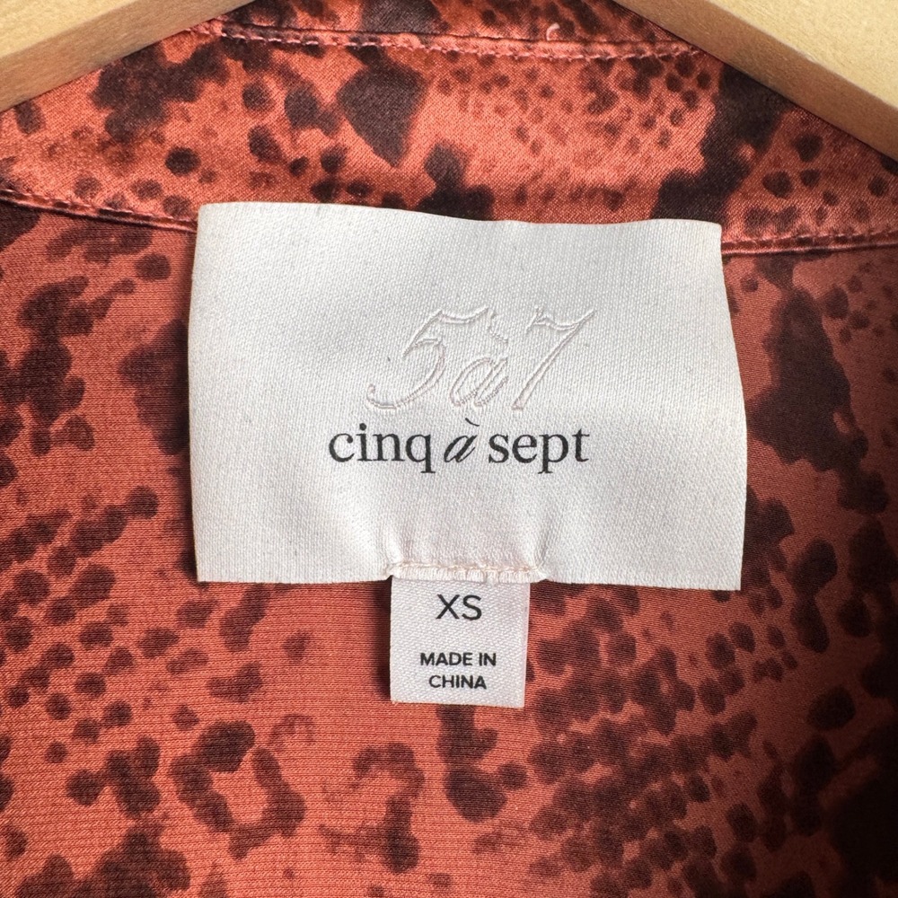 Cinq a Sept Top Womens XS Pink Brown Button Down Snake Satin Animal Print Blouse - Picture 3 of 7